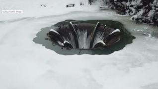 Un lac din judeţul Bihor oferă o privelişte demnă de un film ştiinţifico-fantastic