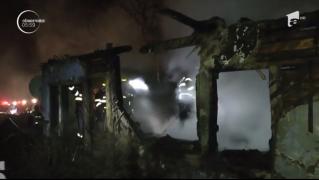 Incendiu în Neamţ. Un bărbat a ajuns la spital cu arsuri, după ce a băgat prea multe lemne în sobă
