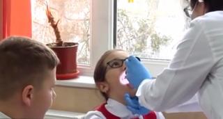 Triaje riguroase în toate şcolile din ţară.  Elevii care au prezentat simptome au fost trimişi de urgenţă la medic