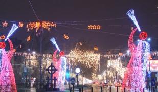 Bucureştiul nu a renunţat la ornamentele de sărbătoare. Luminițele vor fi stinse abia în februarie