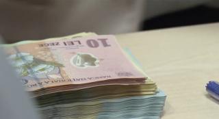 Un senator acuză băncile pentru creşterea ROBOR