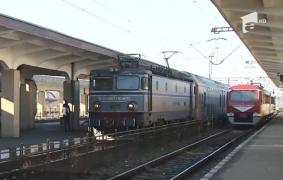 Linii CFR lăsate în paragină: trenurile încetinesc la 5 km/ oră ca să nu deraieze