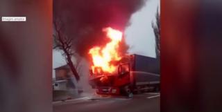 Incendiu pe drumul european 574 din Olt. Cabina unui tir condus de un şofer din Belarus a ars ca o torţă