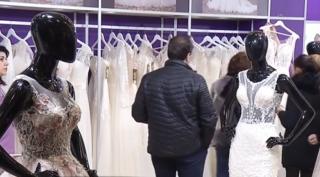 Mireasa anului 2019, rochii cu pene sau imprimeuri 3D