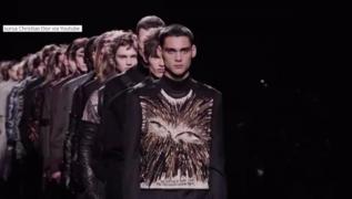 Hairstyliştii le recomandă bărbaţilor să-şi aranjeze părul într-un stil dezordonat