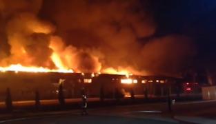 Flăcări uriaşe la o fabrică de condimente şi aditivi alimentari din Alba Iulia