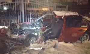 Un om a murit şi alţi patru au fost răniţi după ce două maşini s-au izbit puternic, în Sighetu Marmaţiei