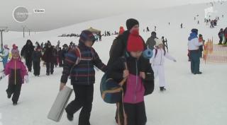 Vacanţa de o săptămână e petrecută de unii elevi în tabere