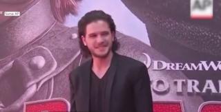 Finalul seriei Urzeala Tronurilor aduce scandal în familia lui Kit Harrington