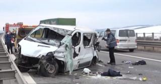 5 oameni se zbat între viaţă şi moarte din cauza unui şofer de microbuz din Mureş, care era Live pe Facebook la volan (Video)