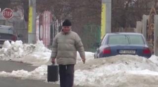 Un individ din Roman a reuşit să fure trusa unor criminalişti, veniţi să ancheteze locul unui accident