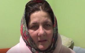 Angajată a primăriei din Lăpuşnicu Mare, rănită după ce o bucată de tencuială s-a desprins din tavan