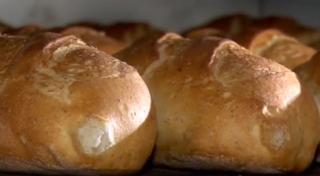 Pâinea făcută după rețeta bunicii, luxul de la oraş