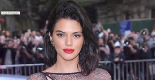 Kendall Jenner, complet dezbrăcată în ultima ediție Vogue Italia