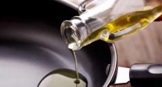 Uleiurile presate la rece, recomandate de nutriţionişti pentru proprietăţi benefice
