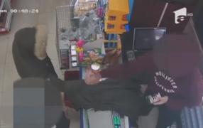Criminalul din Bucureşti, căutat de două luni, surprins pe camere de supraveghere (Video)