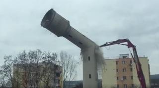 Turn cu istorie din Dej, pus la pământ într-o clipă