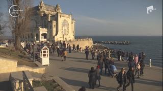 Marea atrage turiști și de Ziua Îndrăgostiților