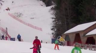 Cod galben de ninsori și viscol, la munte. Turiştii sunt sfătuiţi să nu se aventureze pe trasee montane