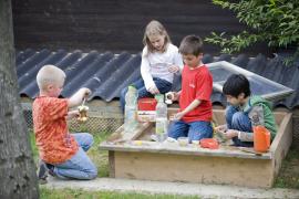 Cursurile de parenting devin la modă și pentru părinții români