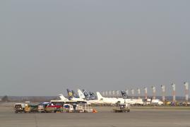 Un bărbat din Iaşi cere un milion de euro daune unei companii aeriene low-cost, pentru că a ratat un concert Aerosmith