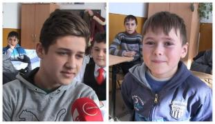 Un bărbat din Vaslui, care trăieşte din ajutorul social, îşi creşte exemplar cei doi băieţi părăsiţi de mamă