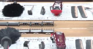 Două cadre medicale de la Secţia de Psihiatrie a Spitalului de Urgenţă din Târgu Jiu au transformat sala de mese destinată pacienţilor în frizerie