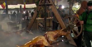 Festin la cazarmă pentru o mie de studenţi militari, pregătit de bucătari la Sibiu