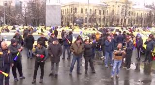 Mii de taximetrişti au protestat în mai multe oraşe din România, nemulţumiţi de modul de funcţionare a platformelor de ride-sharing
