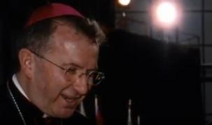 Reprezentantul Vaticanului în Franţa, acuzat că ar fi pipăit un bărbat