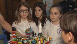 Concurs cu cărămizi de jucărie la Politehnica București, pentru viitorii ingineri