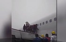 Un avion Airbus a ieşit de pe pistă la aterizarea pe un aeroport din Indonezia