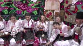 Obiceiul şezătorilor, readus la viaţă de o mână de femei din Vâlcea