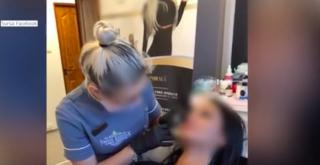 Clinică privată acuzată că realizează intervenţii estetice într-un salon de coafură