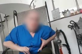 Medic stomatolog din Bucureşti, acuzat de pacienţi că face operaţii deşi îi tremură mâinile