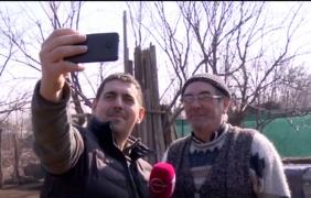 Din ce în ce mai mulți bunici își fac cont pe Facebook (Video)