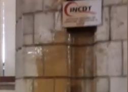 Ministerul Justiţiei, atacat de protestatari cu ketchup (Video)