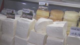 Brânza proaspătă de oi, mit în mijlocul iernii. Oile nu se mulg până la primăvară, o spun ciobanii
