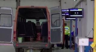 Şoferul de microbuz din Zalău din care o fetiţă a căzut şi a murit, arestat