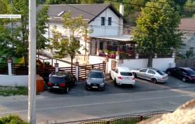 Vecini deranjaţi de muzica tare dintr-un restaurant din Argeş, amendați de poliție