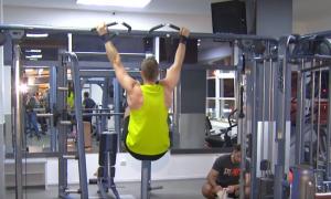 Tot mai multe săli de sport funcţionează pe timpul nopții