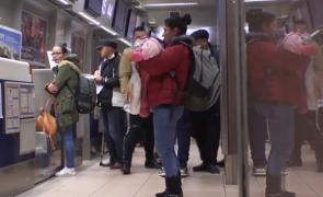 Fetiţă grav bolnavă, dată jos din avionul spre un spital din Italia. Pilotul i-a refuzat zborul salvator