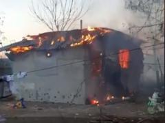 Un bebeluş de doar patru luni a pierit, după ce casa în care locuia alături de fraţii mai mari a luat foc