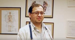 Nou medic fals în Bucureşti: tânărul de 26 de ani trata pacienţi într-o cameră de cămin