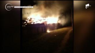 Pericol de explozie după incendiu, la Buftea. Trei case au fost serios avariate