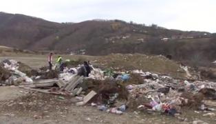 Transalpina, înecată în tone de gunoaie. Pentru că nu au strâns mizeria, primăria a fost amendată cu 15 mii de lei