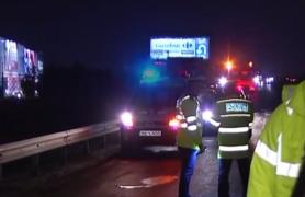 O femeie a ajuns la spital, după ce a fost lovită de o maşină de poliţie, în Bucureşti