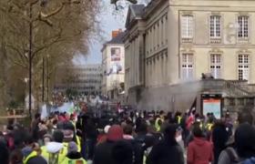 Al 16-lea weekend în care "Vestele galbene" au continuat protestele pe întreg teritoriul Franţei