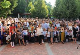 Înscrierile la clasa pregătitoare au început. Bătălia pentru un loc la o școală de renume