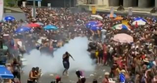 Gaze lacrimogene la carnavalul de la Rio
